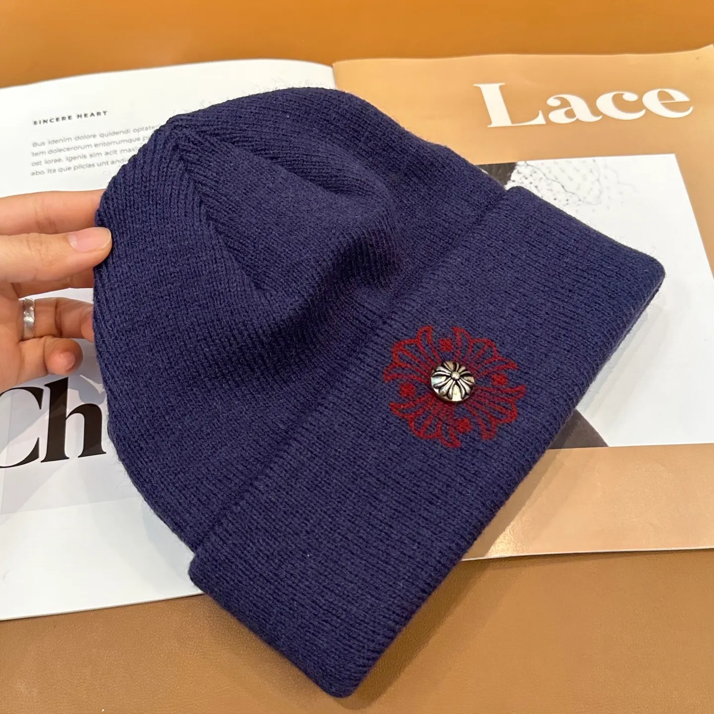 P66 🤍Chrome hearts new autumn and winter embroidered cross knitted hat🧶 One of the must-have hats in autumn and winter~ It really looks good on whoever wears it~, it is also a perfect match in black and white and gray in autumn~
